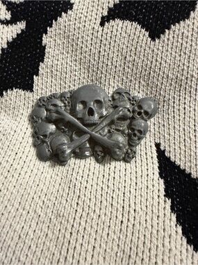 Skull and Crossbones Metal Belt buckle